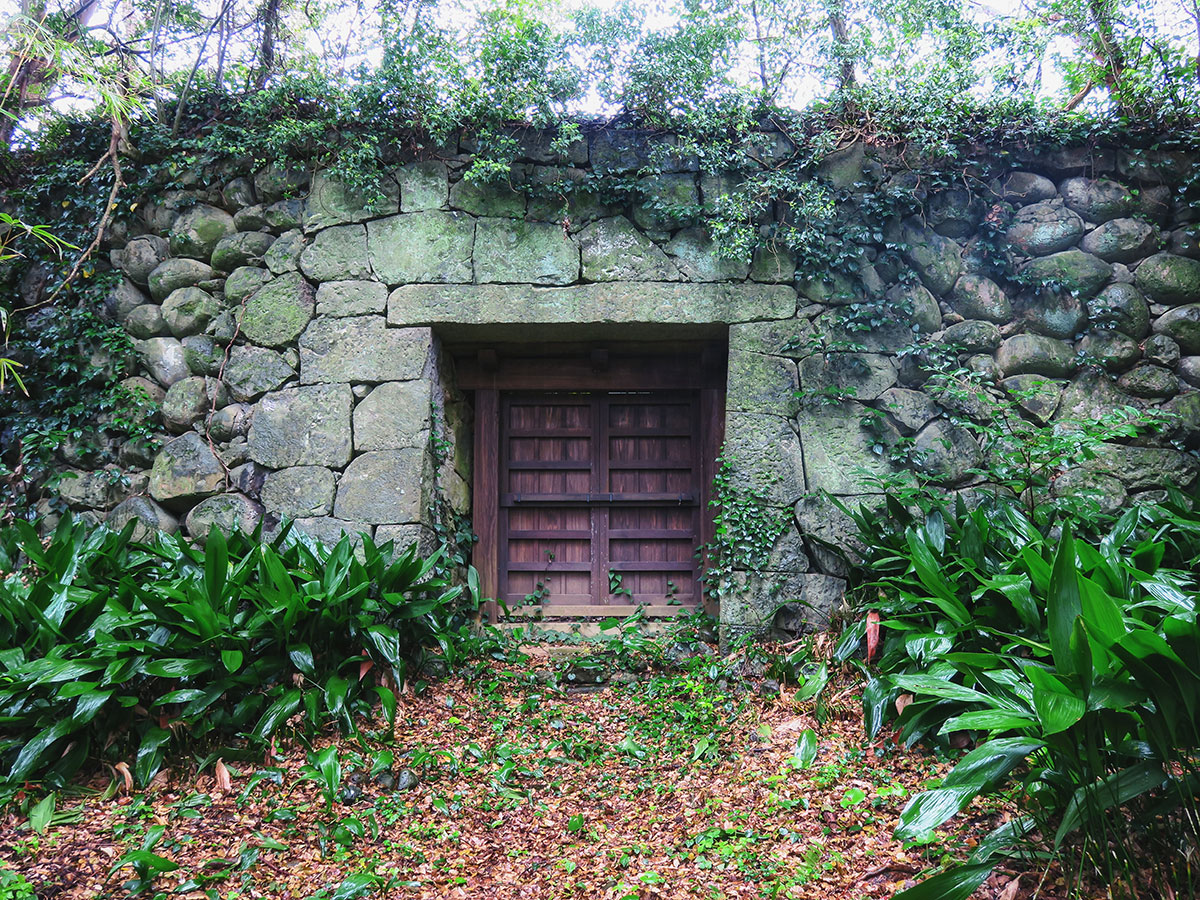 The Former Goto Lord’s Residence and Garden and Shinjigaike Pond