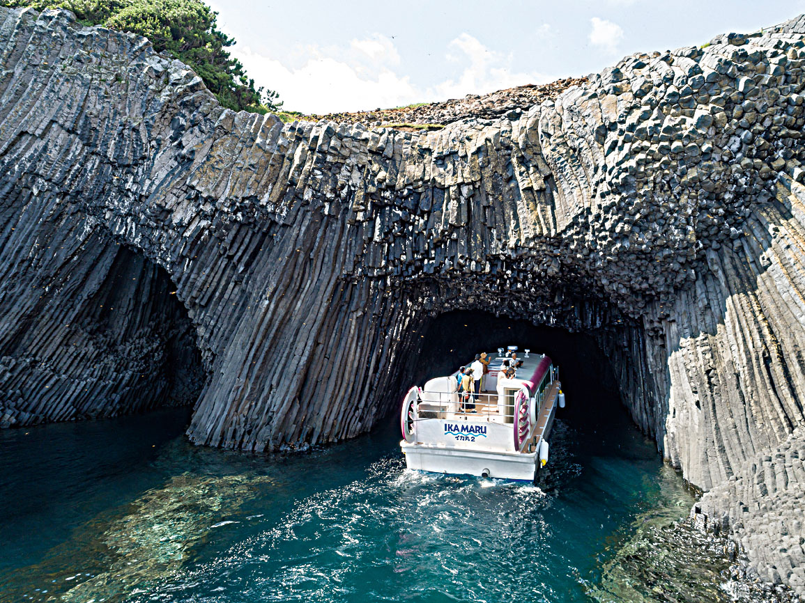 Seven Caves Sightseeing Cruise | KYUSHU x TOKYO (JAPAN)