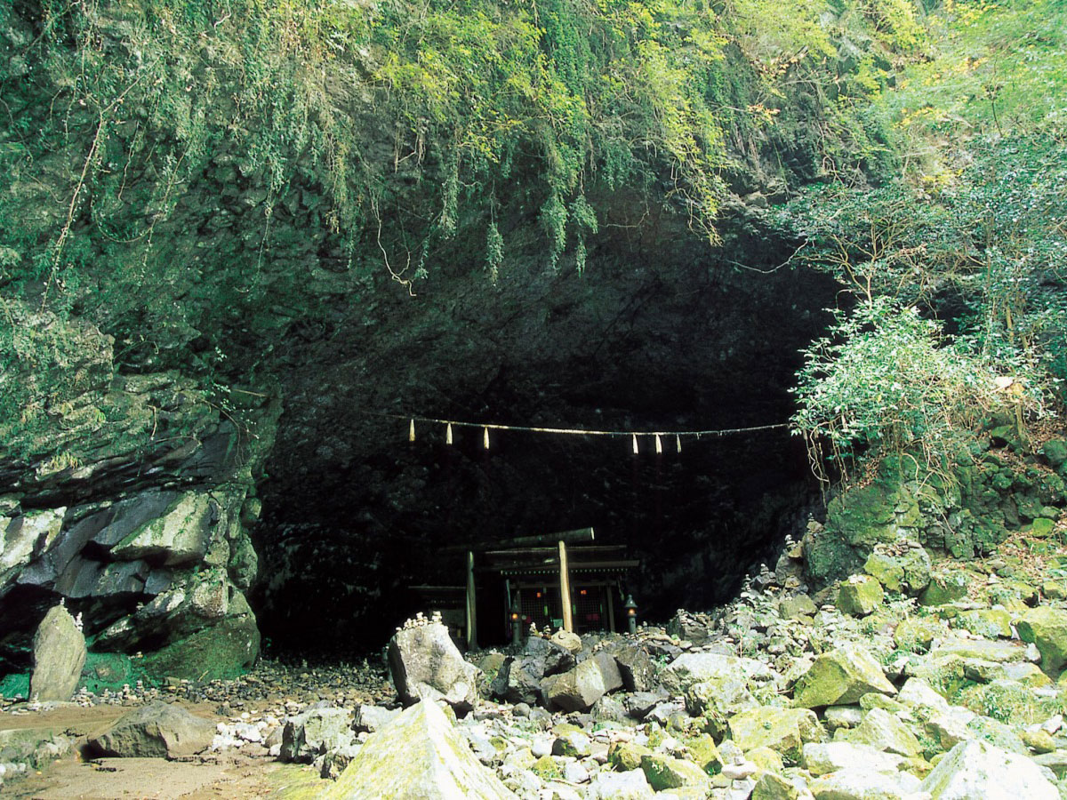 Amano-iwato Shrine and Amano Yasugawara